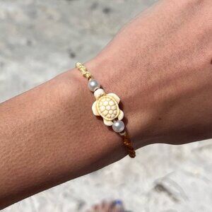 Handmade mis-match brown sea turtle pearl bracelet